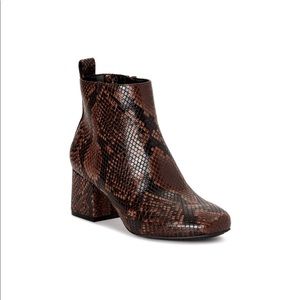 Time and Tru Women’s Block Heel Booties Snakeskin